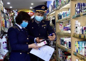 Hàng lậu, hàng giả lộng hành dịp cuối năm