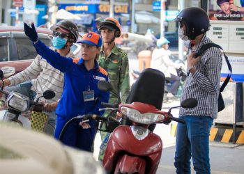 Giá xăng tiếp tục tăng 680 đồng/lít từ 15 giờ chiều nay