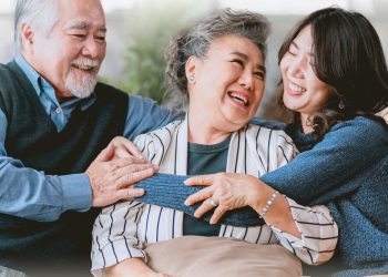 Trang sức PNJ quà tặng ý nghĩa cho cả gia đình nhân tháng yêu thương