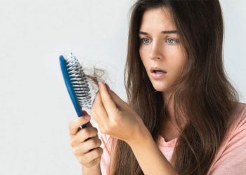 Chăm sóc tóc sai cách khiến tóc bị gãy rụng