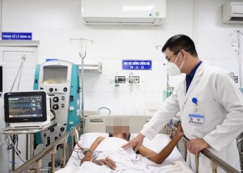 Hồi chuông cảnh báo ngộ độc rượu từ các bác sĩ và chuyên gia