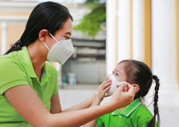 Trường hợp nào bắt buộc đeo khẩu trang tại nơi công cộng?