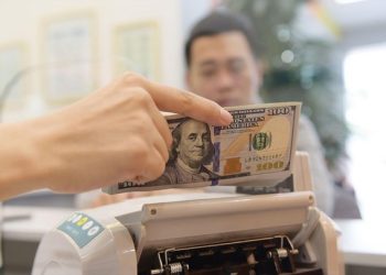 Chưa đến lúc phá giá VND