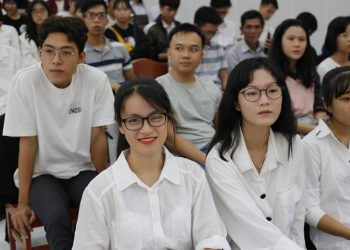 Thêm nhiều trường đại học giảm học phí, trả lại tiền cho sinh viên