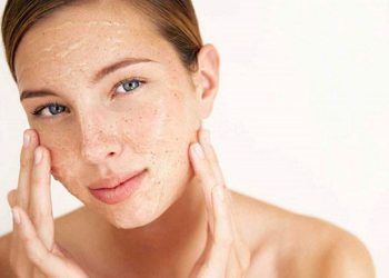 Thói quen chăm sóc da gây hại mà bạn không biết