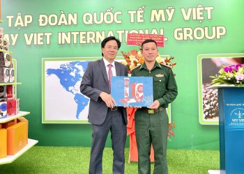 Tổ chức Kỷ lục Việt Nam trao Kỷ lục “Hộp cà phê hòa tan lớn nhất Việt Nam” cho Công ty CP Tập đoàn Quốc tế Mỹ Việt