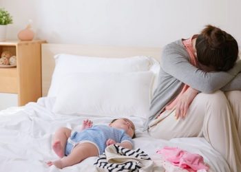Mẹ bỉm trẻ áp lực đến “phát điên” vì tắc sữa
