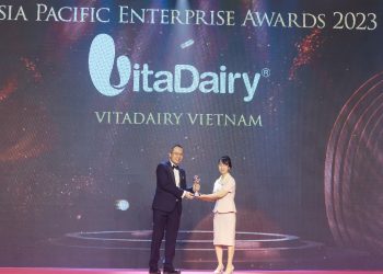 VitaDairy Việt Nam nhận giải “Doanh nghiệp xuất sắc Châu Á 2022” và “Thương hiệu truyền cảm hứng – ColosBaby”