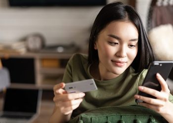 Visa cảnh báo người tiêu dùng thận trọng trong mùa mua sắm cuối năm