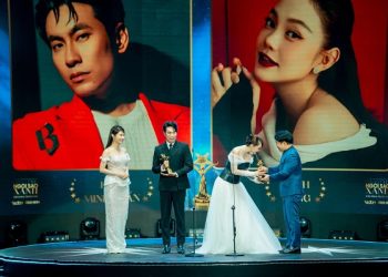 Hạng mục Điện Ảnh Ngôi Sao Xanh 2023: Kiều Minh Tuấn dắt tay Minh Hằng cùng nhau nhận cúp do khán giả bình chọn