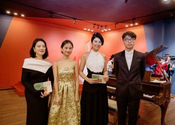 Hoa hậu Ngọc Hân vẽ tranh trở lại sau 2 năm lấn sân vào mảng tổ chức triển lãm tranh