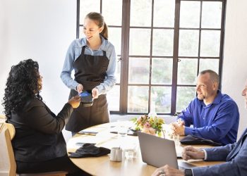 62% doanh nghiệp vừa và nhỏ do phụ nữ làm chủ tại Việt Nam ghi nhận doanh thu tăng khi chấp nhận thanh toán số