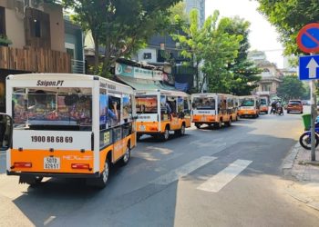 TP.HCM nâng cao trải nghiệm cho du khách tham quan bằng xe điện 4 bánh