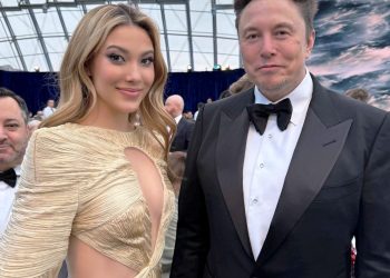 2 mỹ nhân Gen Z nổi tiếng khoe sắc với đầm Công Trí