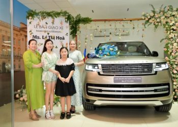 Mẹ của Lý Nhã Kỳ tậu siêu xe Land Rover trị giá 15 tỷ đồng