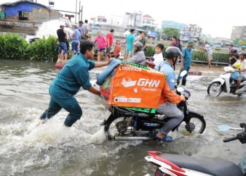 Sức khỏe của người lao động ngoài trời trong bối cảnh biến đổi khí hậu ở Việt Nam