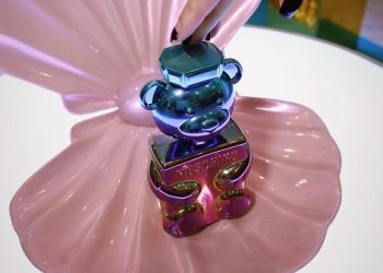 Thế giới thủy cung đến từ hương thơm Moschino Toy 2 Pearl