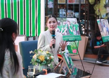 Hoa hậu Nguyễn Thanh Hà ra mắt tác phẩm ‘Vương miện xanh’