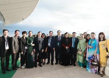 Kaity Nguyễn, Hồ Thu Anh, ĐD Bùi Thạc Chuyên bất ngờ xuất hiện chụp ảnh cùng ekip “Hộ Linh Tráng Sĩ” tại LHP Cannes 2025