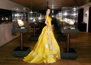 Lý Nhã Kỳ dự khai trương triển lãm “vua ngọc bích” Soofeen Hu