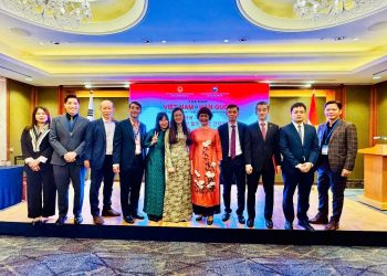 Đạo diễn bom tấn “Bỗng dưng trúng số” hợp tác với Việt Nam sản xuất “Sài Gòn Oppa”