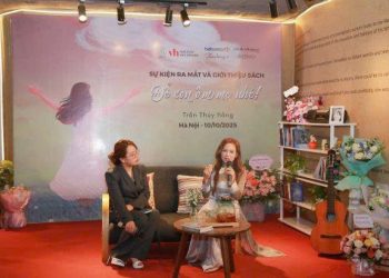 Triệu cái ôm gửi mẹ trong cuốn sách “Để con ôm mẹ nhé!”