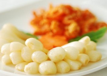 Người Việt ăn mặn gấp 1,6 lần so với khuyến nghị của WHO, làm tăng nguy cơ tăng huyết áp, đột quỵ, bệnh tim mạch